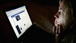 Overprotective Parents Drive Girls To Interwebs